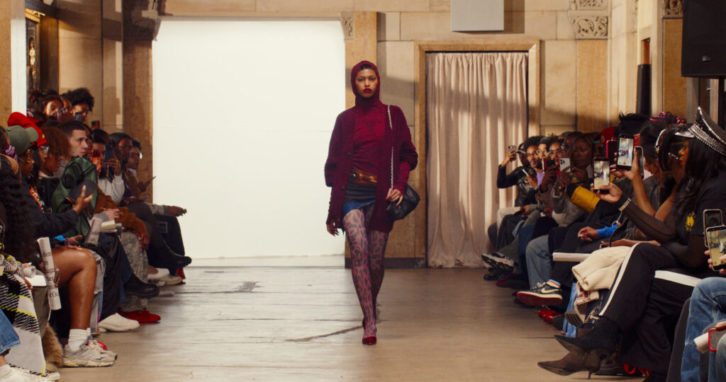 Telfar montre sa collection SS 2027 dans sa vente d’échantillons, entre Brooklyn et Paris 36 33 1