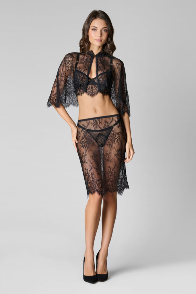 Maison Close devient Scandale et fait du Trianon sa scène 171 565732 Chale dentelle 2