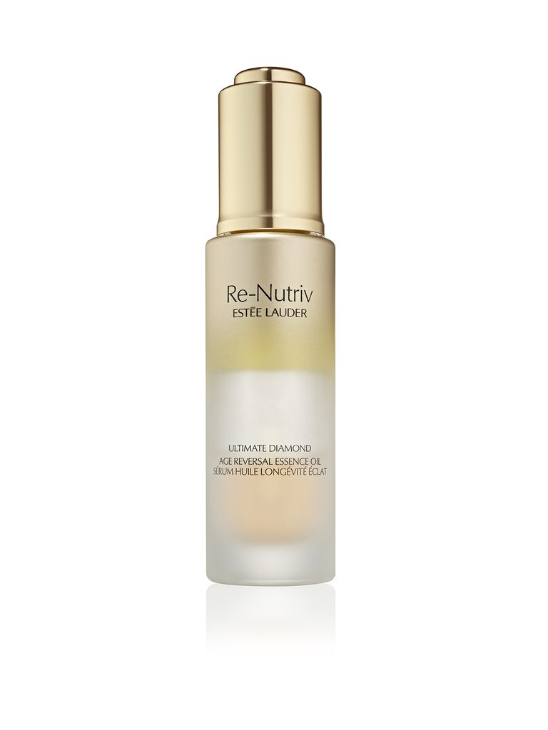 Estée Lauder : Re-Nutriv place la longévité de la peau dans une huile qui devient lait 25 Age Reversal Essence Oil ProductOnWhite 30ml GBHC01