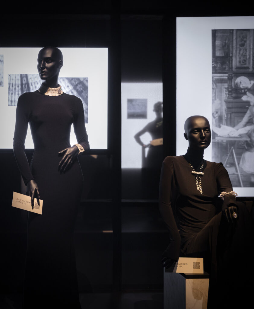 Boucheron chez Christie's : une Maison qui expose sa propre collection 30 Boucheron in focus A Monograph of a Visionary Couture Look 3 Look 4