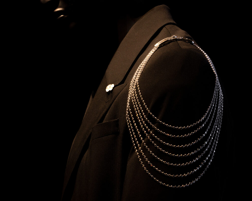 Boucheron chez Christie's : une Maison qui expose sa propre collection 31 Boucheron in focus A Monograph of a Visionary Couture Look 6 The Silhouette necklace