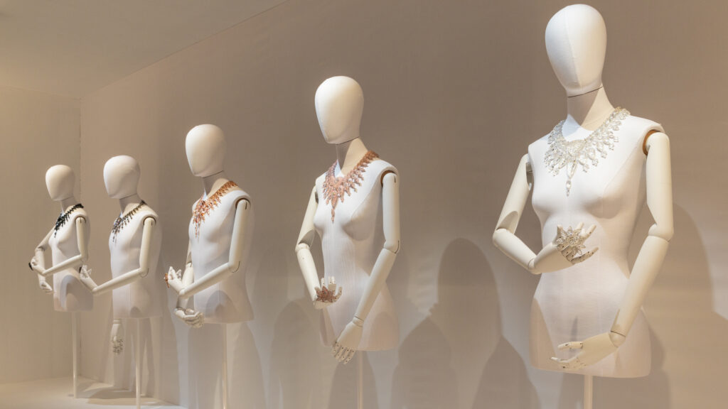 Boucheron chez Christie's : une Maison qui expose sa propre collection 33 Boucheron in focus A Monograph of a Visionary Human Being