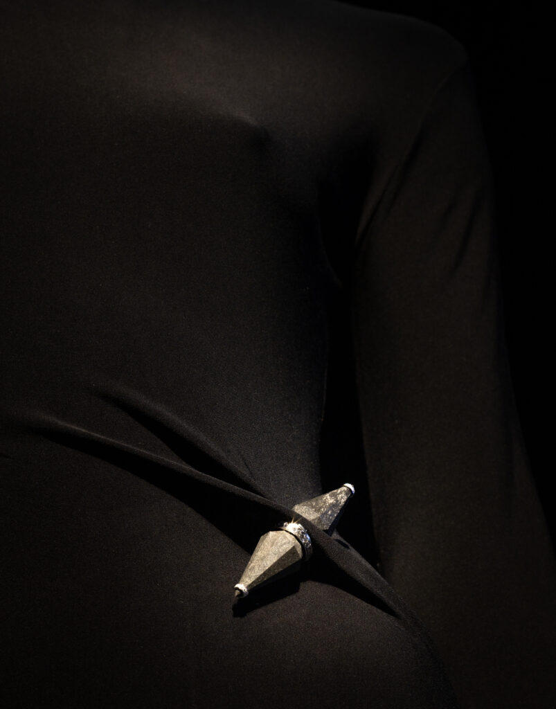 Boucheron chez Christie's : une Maison qui expose sa propre collection 40 Boucheron in focus A Monograph of a Visionary Innovation Look 1 Jack de Boucheron Ultime Brooch