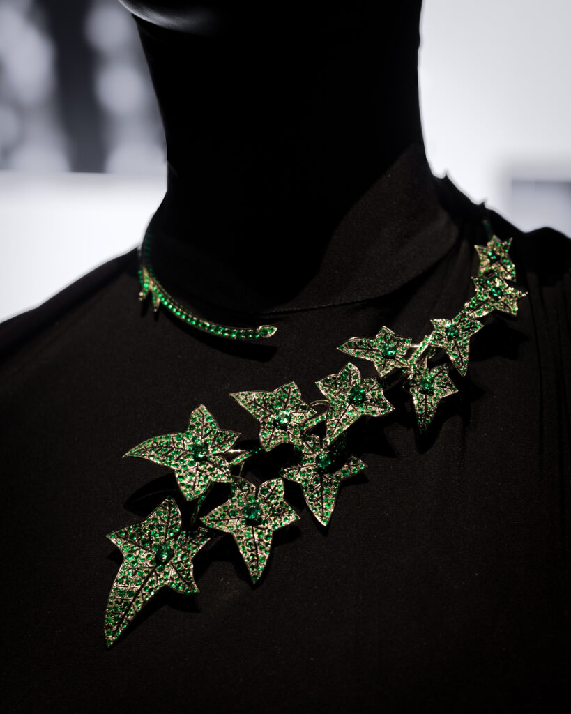 Boucheron chez Christie's : une Maison qui expose sa propre collection 46 Boucheron in focus A Monograph of a Visionary Nature Look 4 Lierre de Paris necklace