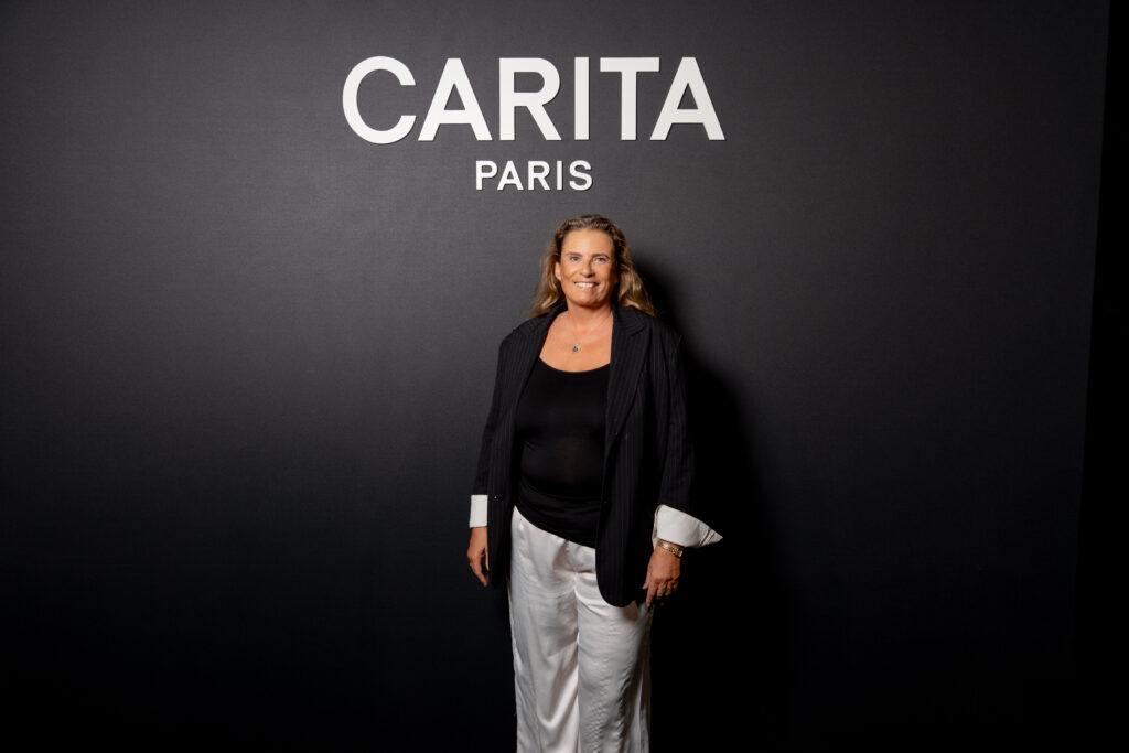 Carita remet la haute coiffure au premier plan 89 CARITA 29092026 SAYWHO LOUIS LIEBERT YPA08854