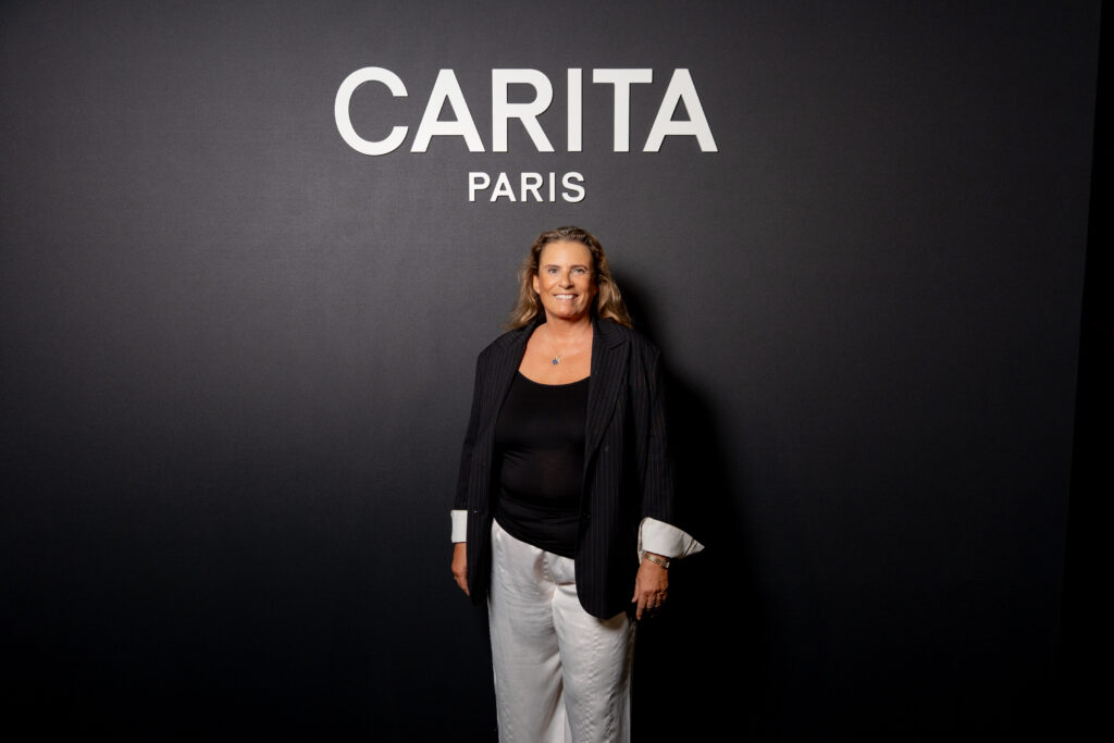 Carita remet la haute coiffure au premier plan 88 CARITA 29092026 SAYWHO LOUIS LIEBERT YPA08856