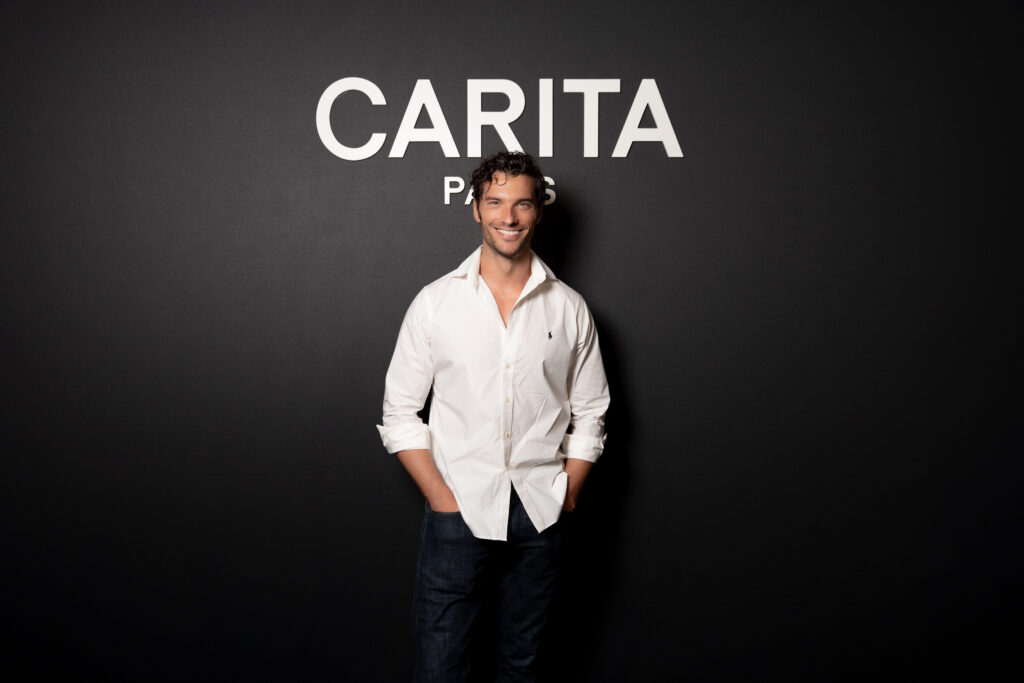 Carita remet la haute coiffure au premier plan 49 CARITA 29092026 SAYWHO LOUIS LIEBERT YPA09223