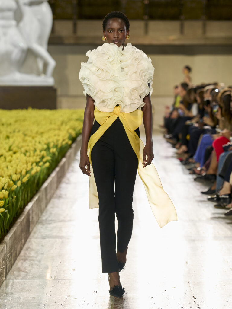 Carolina Herrera fête ses 45 ans avec Warhol, le New Yorker et Taffin 86 Carolina Herrera S27 Look 004 3X4