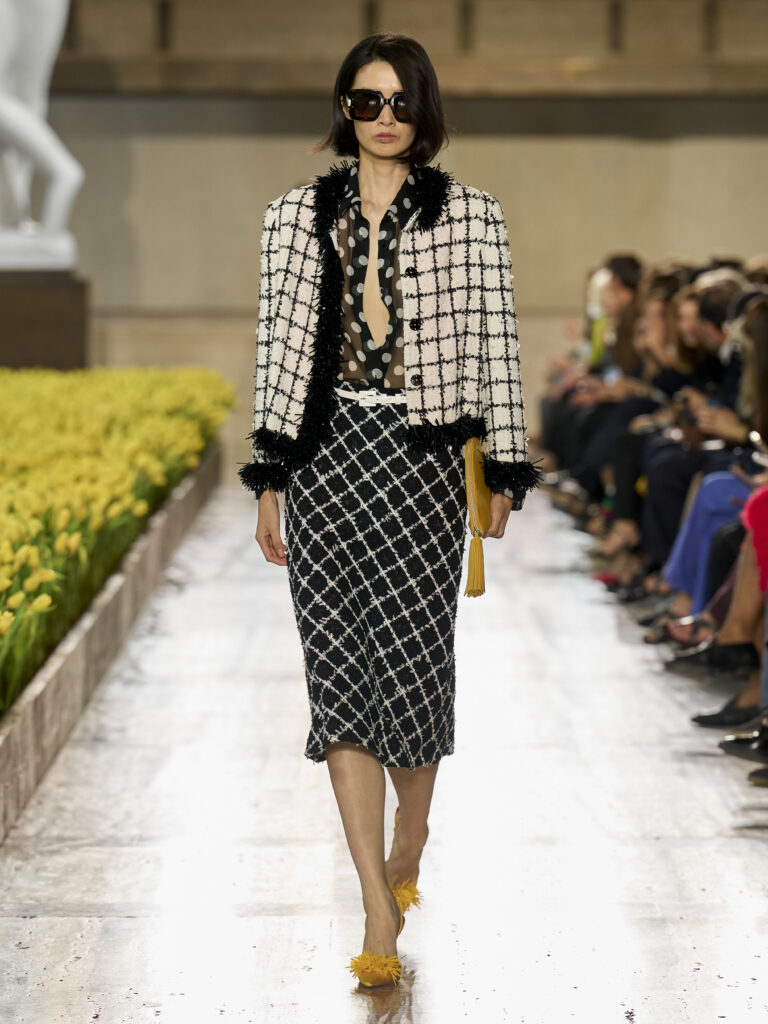 Carolina Herrera fête ses 45 ans avec Warhol, le New Yorker et Taffin 106 Carolina Herrera S27 Look 007 3X4