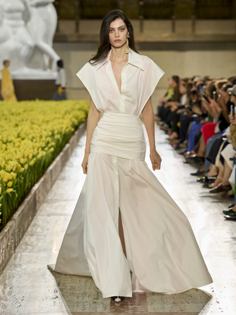 Carolina Herrera fête ses 45 ans avec Warhol, le New Yorker et Taffin 70 Carolina Herrera S27 Look 010 3X4