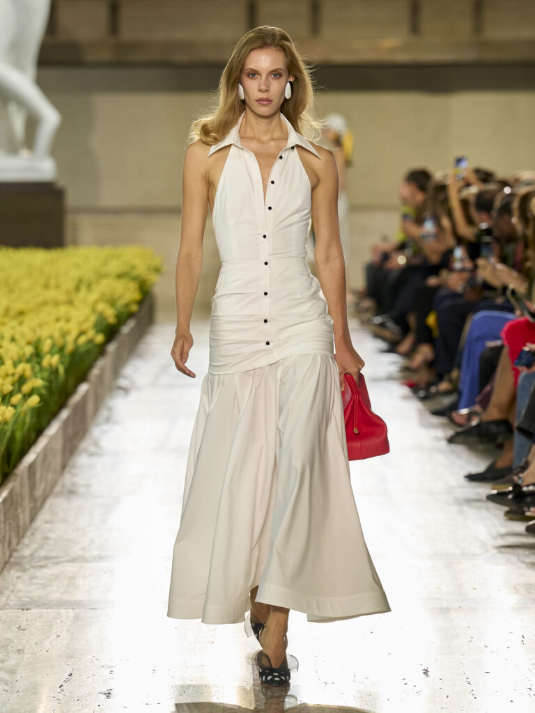Carolina Herrera fête ses 45 ans avec Warhol, le New Yorker et Taffin 87 Carolina Herrera S27 Look 014 3X4