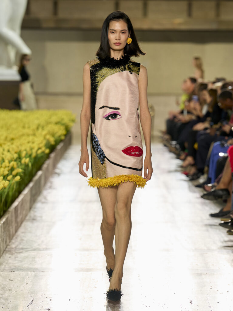 Carolina Herrera fête ses 45 ans avec Warhol, le New Yorker et Taffin 110 Carolina Herrera S27 Look 016 3X4