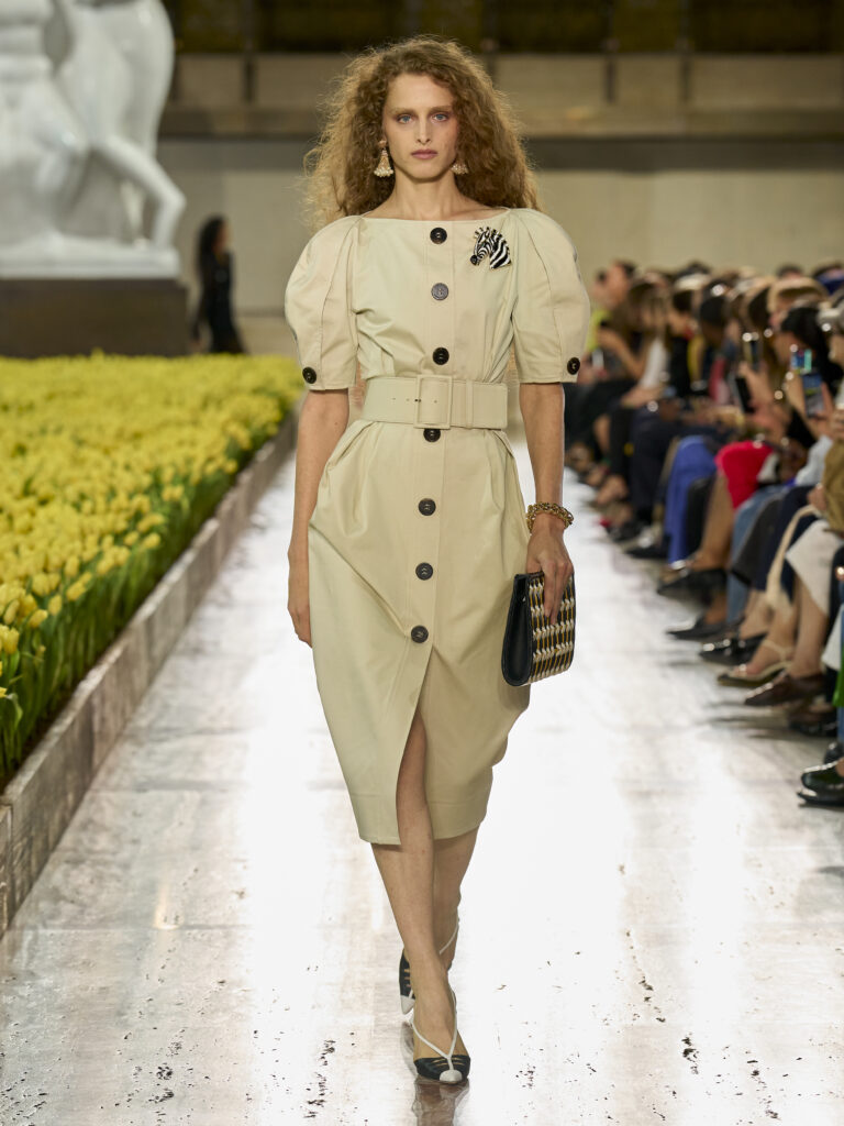 Carolina Herrera fête ses 45 ans avec Warhol, le New Yorker et Taffin 75 Carolina Herrera S27 Look 019 3X4