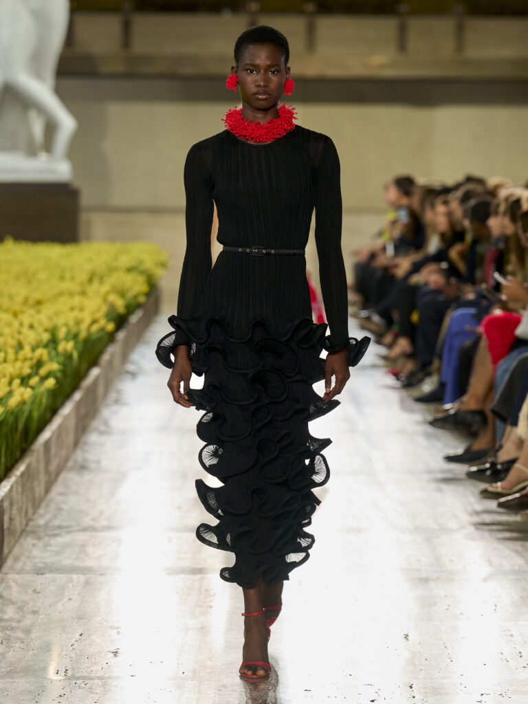 Carolina Herrera fête ses 45 ans avec Warhol, le New Yorker et Taffin 68 Carolina Herrera S27 Look 024 3X4