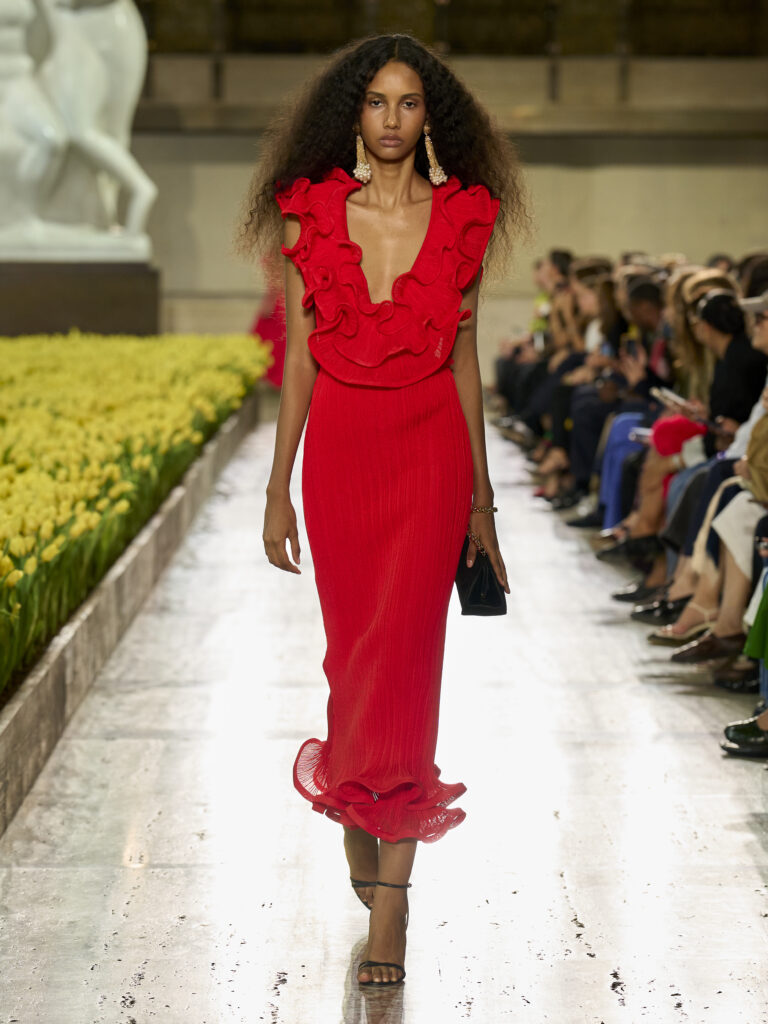 Carolina Herrera fête ses 45 ans avec Warhol, le New Yorker et Taffin 117 Carolina Herrera S27 Look 030 3X4