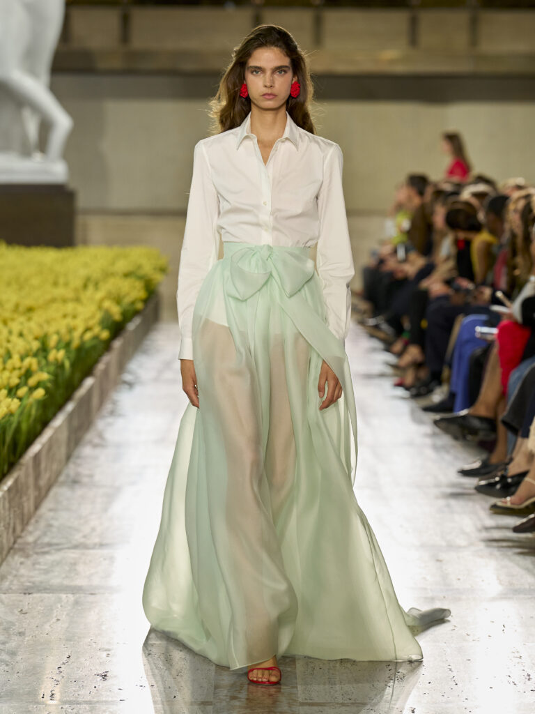 Carolina Herrera fête ses 45 ans avec Warhol, le New Yorker et Taffin 105 Carolina Herrera S27 Look 031 3X4
