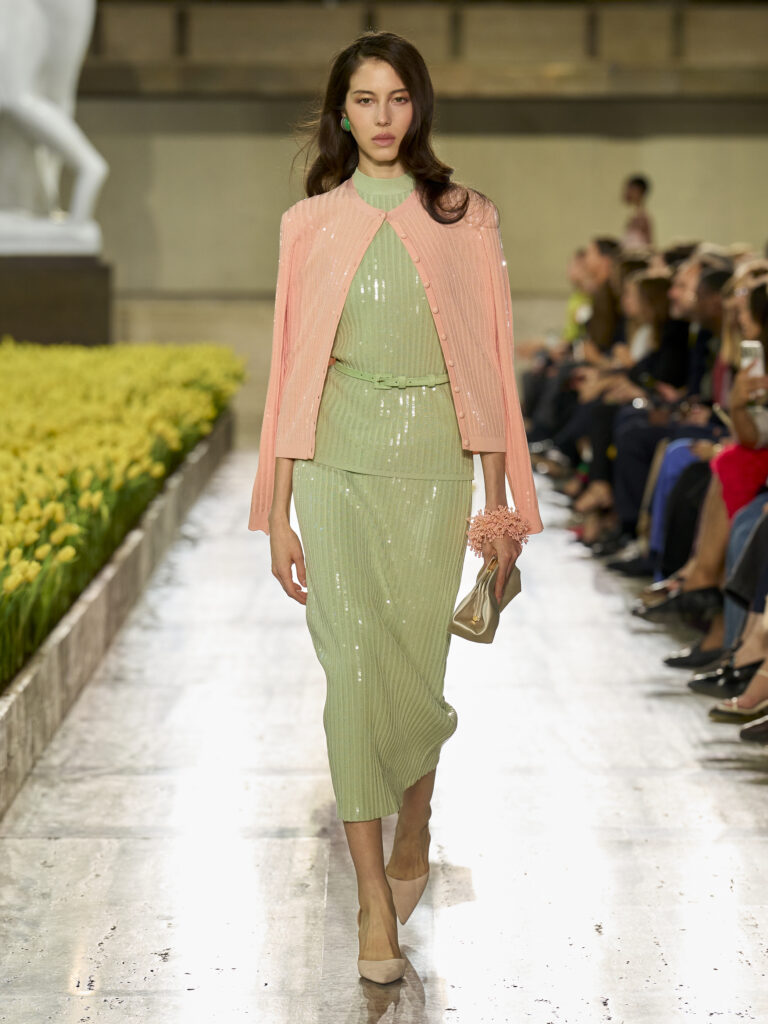 Carolina Herrera fête ses 45 ans avec Warhol, le New Yorker et Taffin 77 Carolina Herrera S27 Look 037 3X4