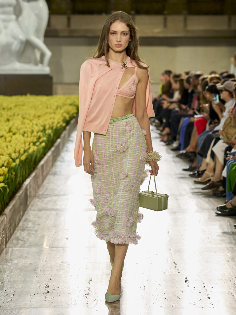Carolina Herrera fête ses 45 ans avec Warhol, le New Yorker et Taffin 108 Carolina Herrera S27 Look 038 3X4