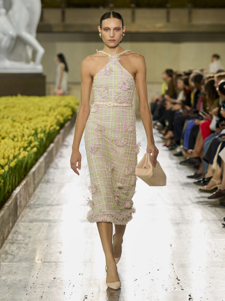 Carolina Herrera fête ses 45 ans avec Warhol, le New Yorker et Taffin 114 Carolina Herrera S27 Look 039 3X4