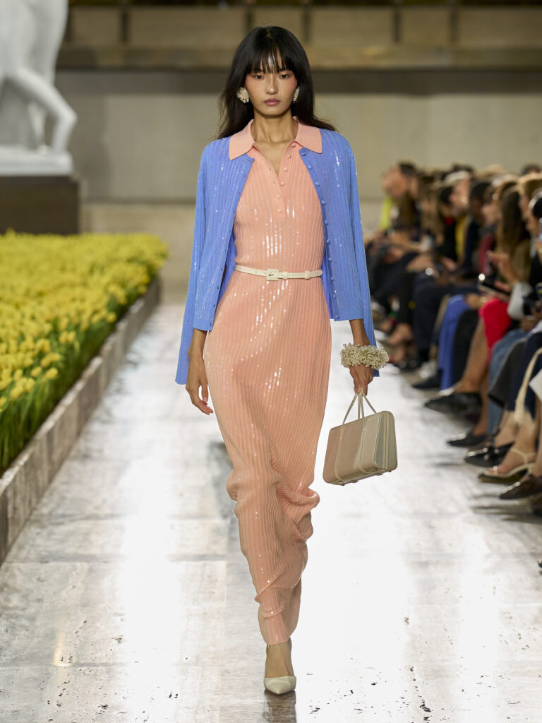 Carolina Herrera fête ses 45 ans avec Warhol, le New Yorker et Taffin 92 Carolina Herrera S27 Look 040 3X4