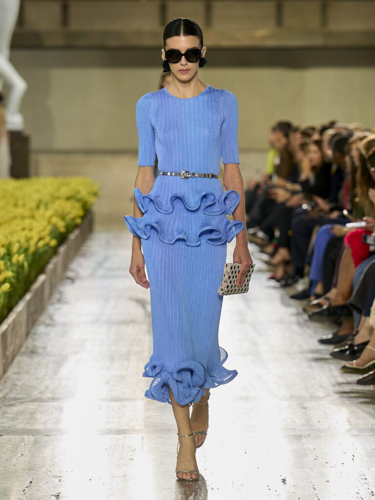 Carolina Herrera fête ses 45 ans avec Warhol, le New Yorker et Taffin 102 Carolina Herrera S27 Look 043 3X4