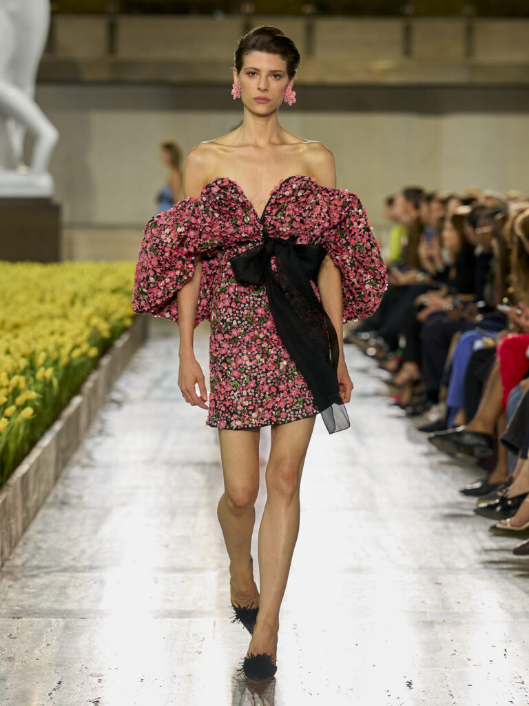 Carolina Herrera fête ses 45 ans avec Warhol, le New Yorker et Taffin 100 Carolina Herrera S27 Look 048 3X4