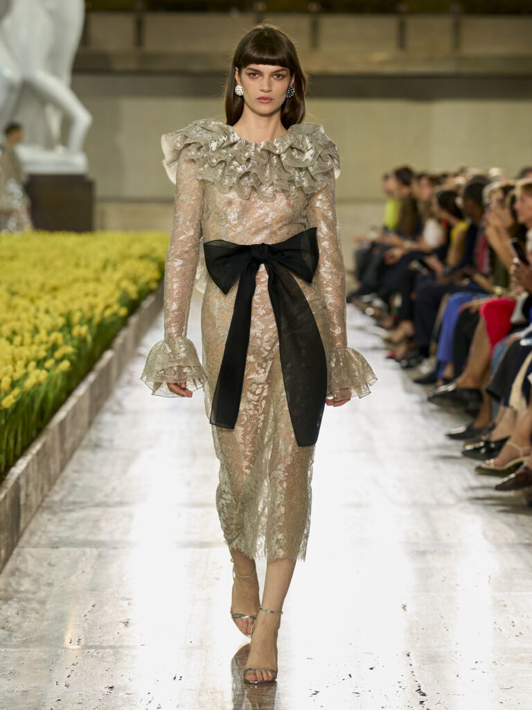 Carolina Herrera fête ses 45 ans avec Warhol, le New Yorker et Taffin 103 Carolina Herrera S27 Look 053 3X4