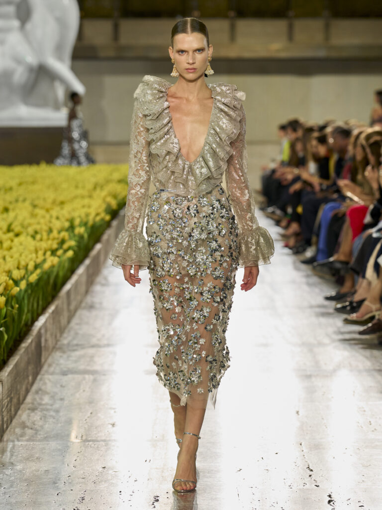 Carolina Herrera fête ses 45 ans avec Warhol, le New Yorker et Taffin 79 Carolina Herrera S27 Look 055 3X4