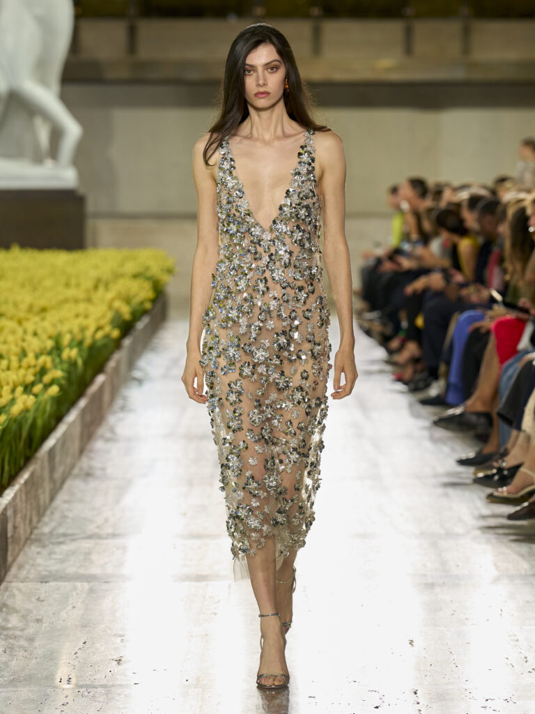 Carolina Herrera fête ses 45 ans avec Warhol, le New Yorker et Taffin 101 Carolina Herrera S27 Look 058 3X4