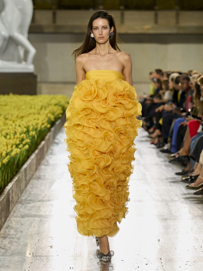 Carolina Herrera fête ses 45 ans avec Warhol, le New Yorker et Taffin 88 Carolina Herrera S27 Look 059 3X4