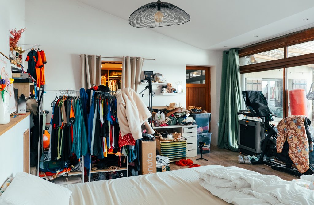 Fée du Tri : on vide le dressing avant de le ranger 26 Chambre AV