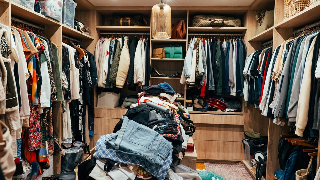 Fée du Tri : on vide le dressing avant de le ranger 28 Dressing AV
