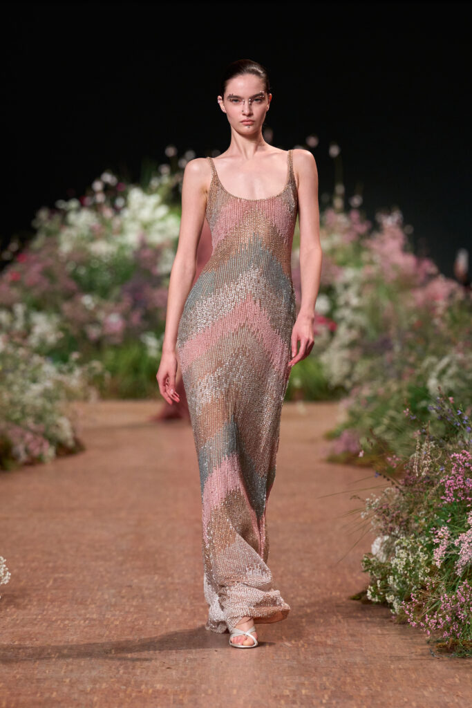 Elie Saab printemps-été 2027 : Jean Harlow, la lingerie et un trench noué 39 FIO01721 TIF RGB 2X3
