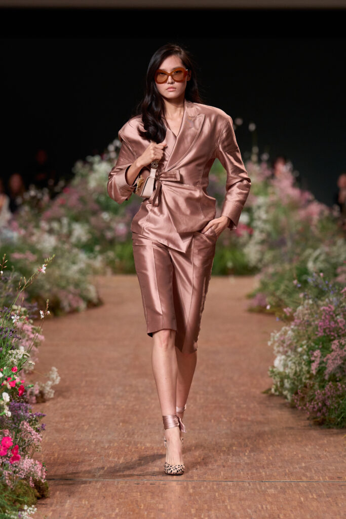 Elie Saab printemps-été 2027 : Jean Harlow, la lingerie et un trench noué 41 FIO01778 TIF RGB 2X3