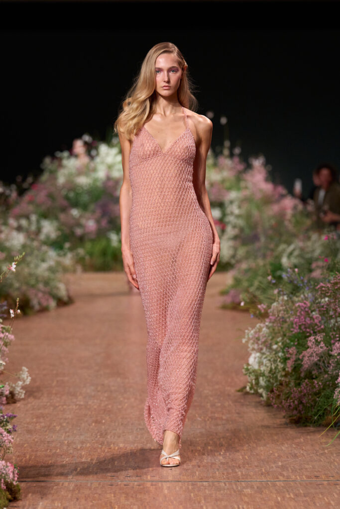 Elie Saab printemps-été 2027 : Jean Harlow, la lingerie et un trench noué 42 FIO01803 TIF RGB 2X3