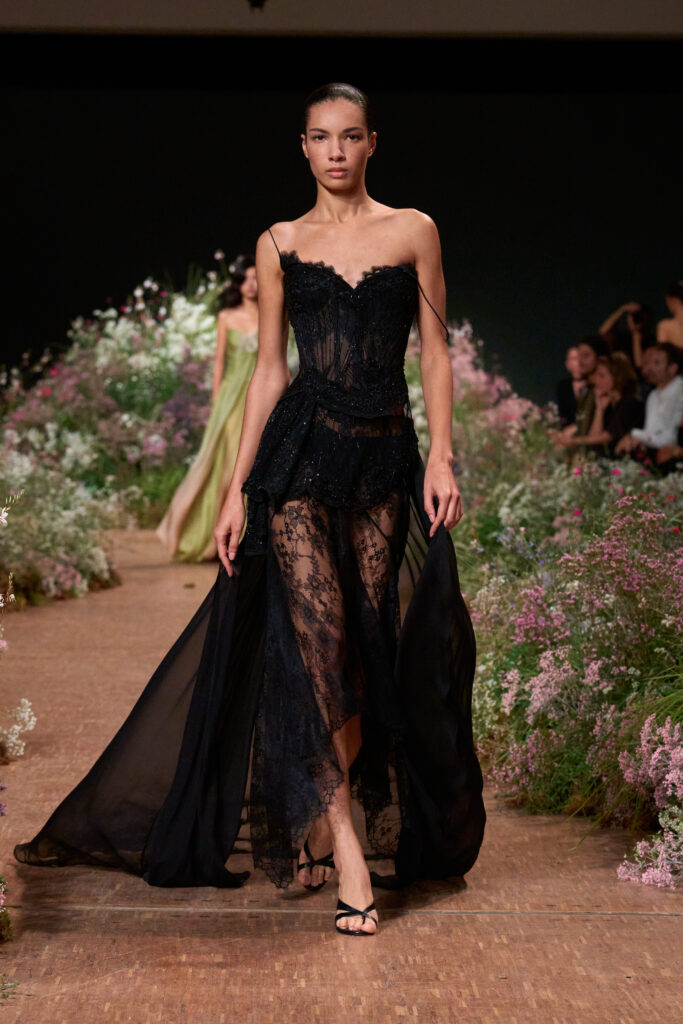 Elie Saab printemps-été 2027 : Jean Harlow, la lingerie et un trench noué 82 FIO02791 TIF RGB 2X3