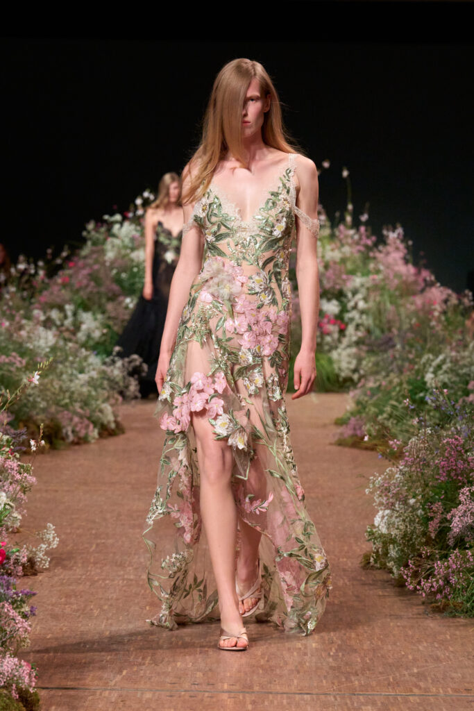 Elie Saab printemps-été 2027 : Jean Harlow, la lingerie et un trench noué 84 FIO02850 TIF RGB 2X3