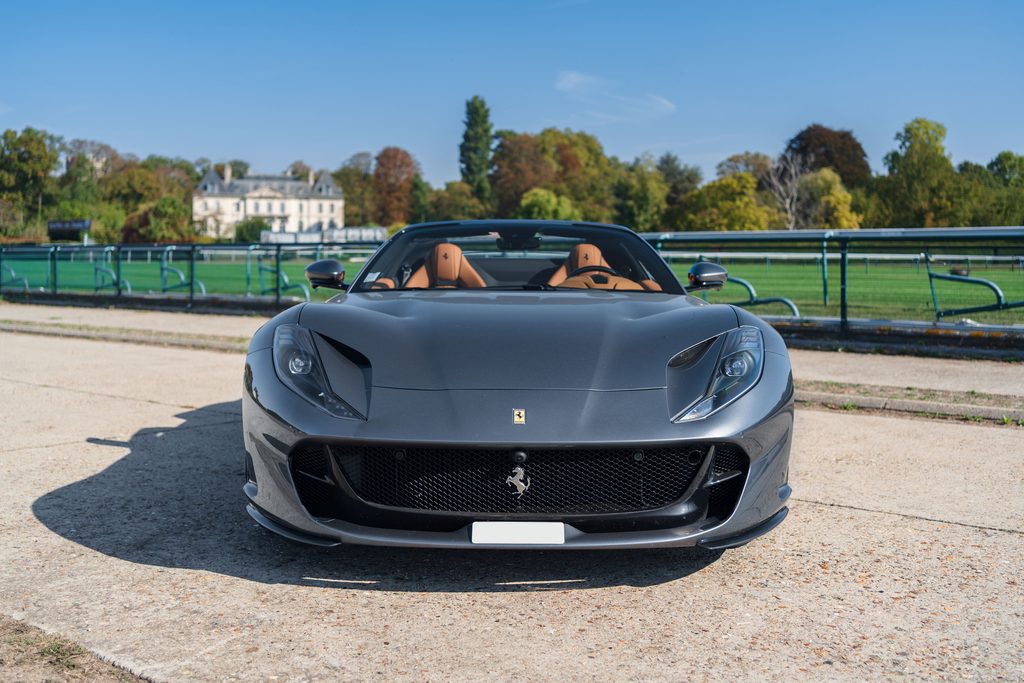 Artcurial : une Carrera GT à 7 300 km ouvre Automobiles sur les Champs 40 Ferrari 812 GTS 7