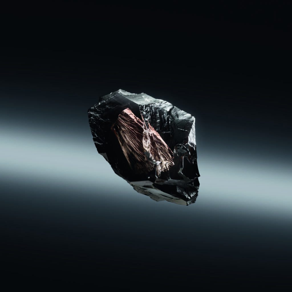 Le Sel d'Issey Parfum : l'intensité se lit d'abord dans le verre 68 IM SI PFM 2026 Still BLACK WOOD CMYK FULL