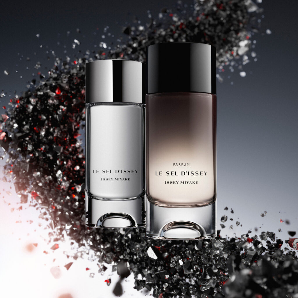 Le Sel d'Issey Parfum : l'intensité se lit d'abord dans le verre 58 IM SI PFM 2026 Still Digital visual CREATIVE BOTTLE DUO 01 RGB Web 2000X2000 300dpi