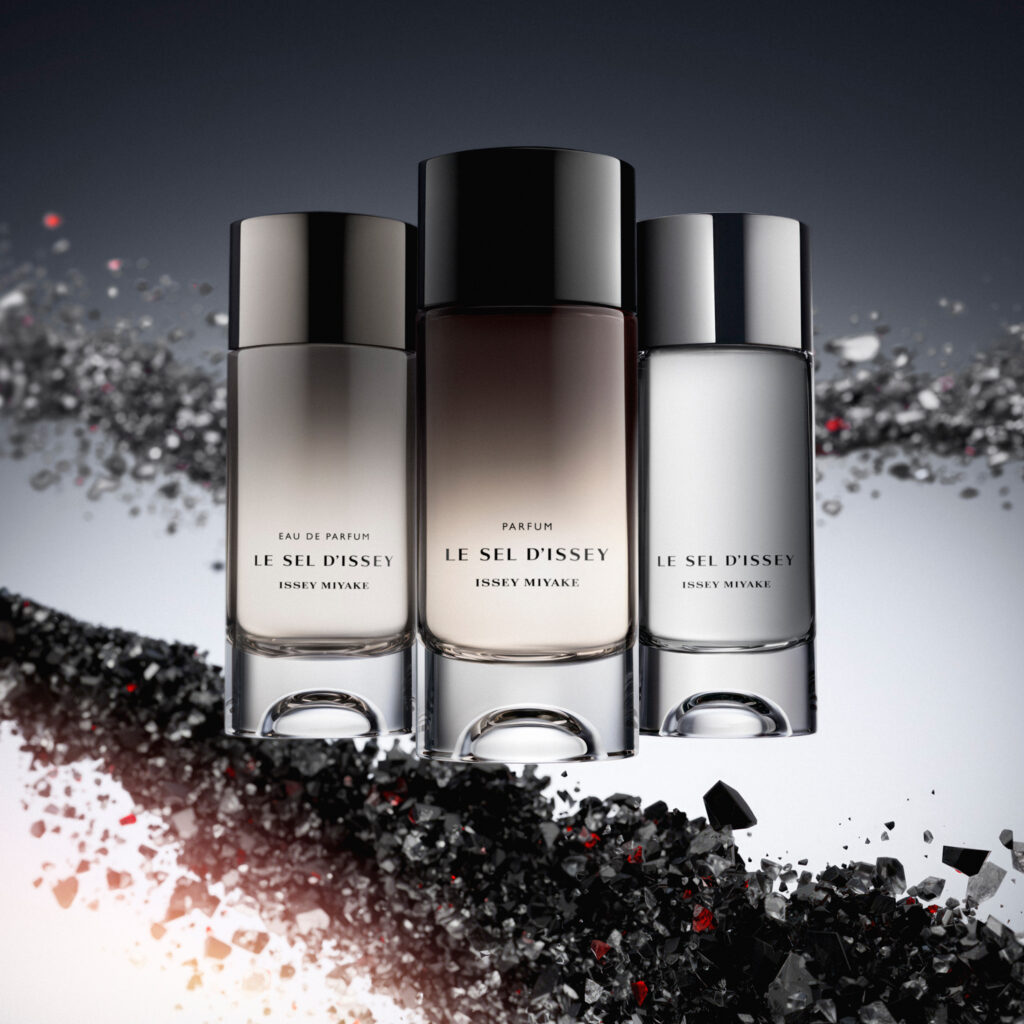 Le Sel d'Issey Parfum : l'intensité se lit d'abord dans le verre 31 IM SI PFM 2026 Still Digital visual CREATIVE BOTTLE TRIO 01 RGB Web 3000X3000 300dpi