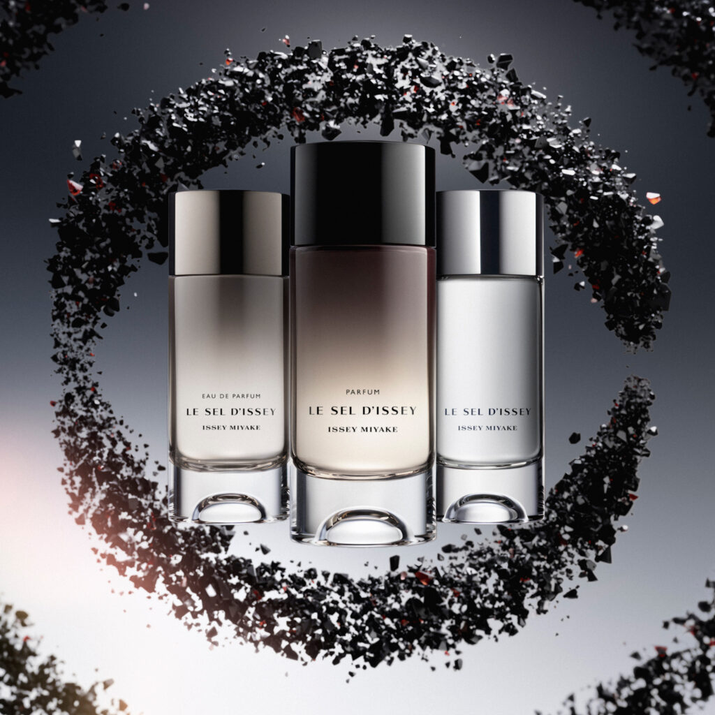 Le Sel d'Issey Parfum : l'intensité se lit d'abord dans le verre 51 IM SI PFM 2026 Still Digital visual CREATIVE BOTTLE TRIO 03 RGB Web 3000X3000 300dpi