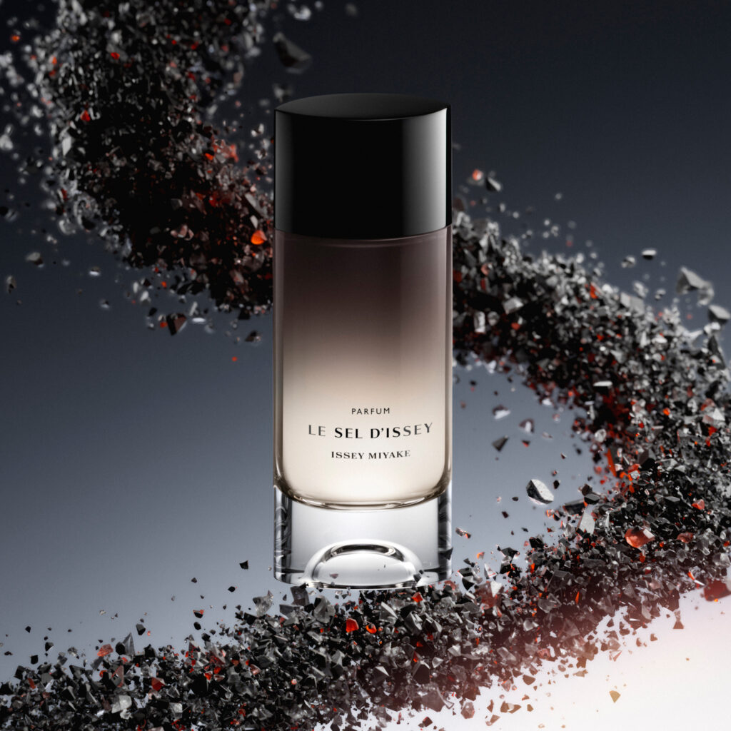 Le Sel d'Issey Parfum : l'intensité se lit d'abord dans le verre 29 IM SI PFM 2026 Still Digital visual CREATIVE BOTTLE 01 RGB Web 3000X3000 300dpi