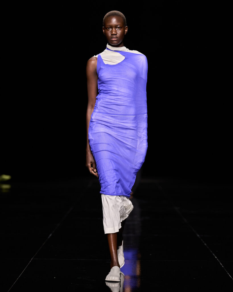 Issey Miyake : le drapé encore humide devenu moule 59 ISSEY MIYAKE SS27 LOOK 007