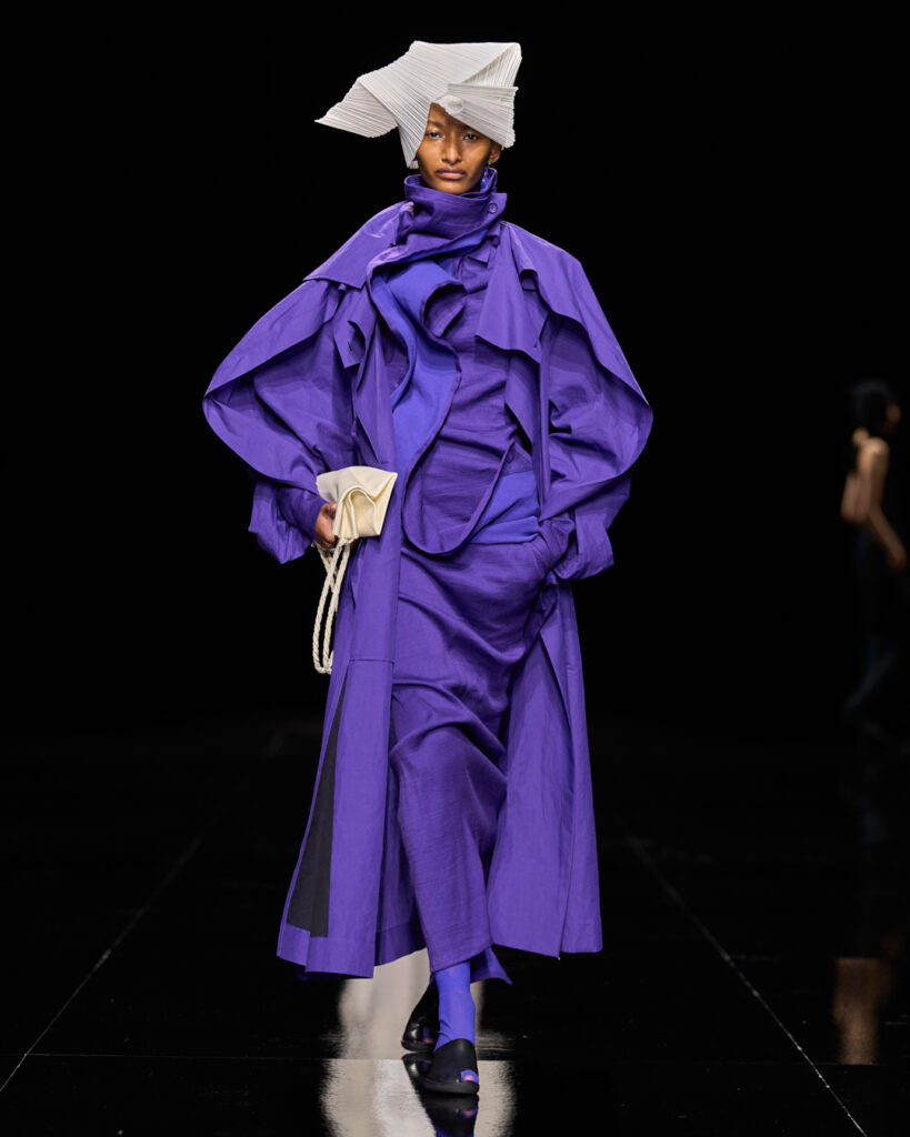 Issey Miyake : le drapé encore humide devenu moule 124 ISSEY MIYAKE SS27 LOOK 015 1