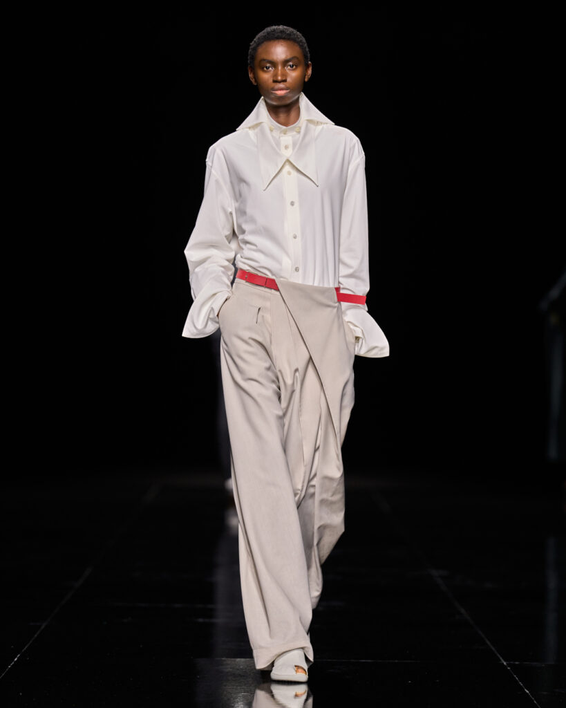 Issey Miyake : le drapé encore humide devenu moule 76 ISSEY MIYAKE SS27 LOOK 017