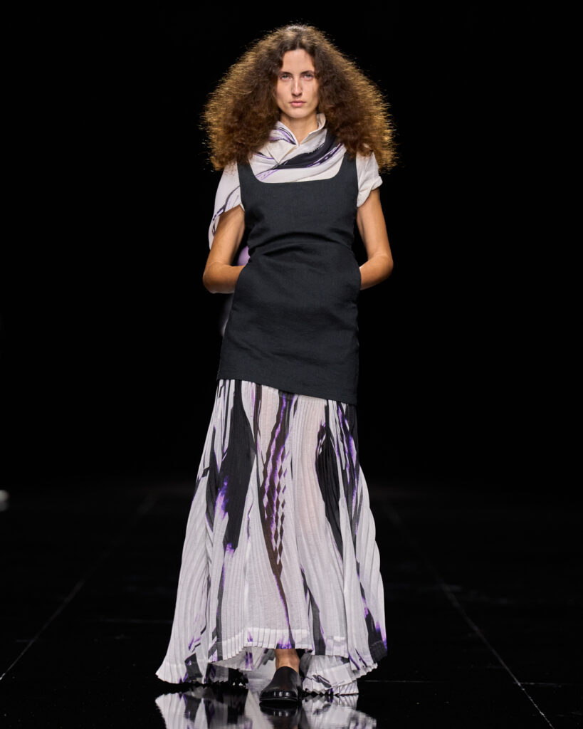 Issey Miyake : le drapé encore humide devenu moule 110 ISSEY MIYAKE SS27 LOOK 022 1