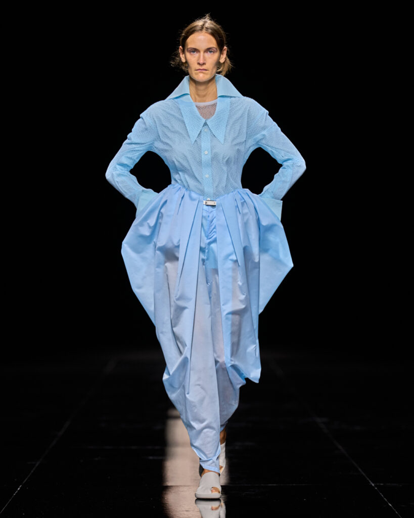 Issey Miyake : le drapé encore humide devenu moule 122 ISSEY MIYAKE SS27 LOOK 029 1