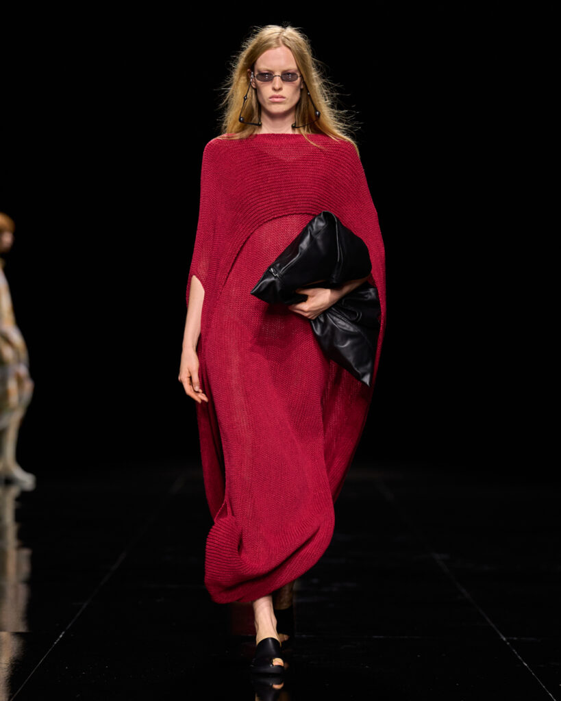 Issey Miyake : le drapé encore humide devenu moule 111 ISSEY MIYAKE SS27 LOOK 036 1
