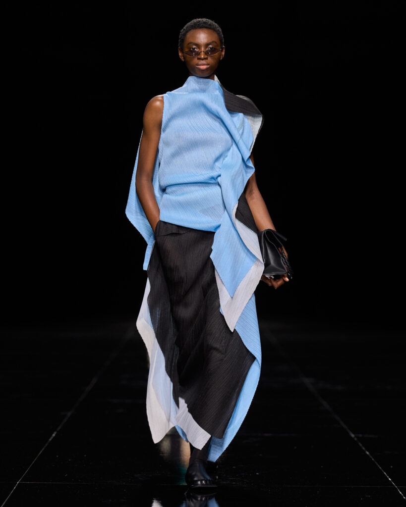 Issey Miyake : le drapé encore humide devenu moule 90 ISSEY MIYAKE SS27 LOOK 040 1
